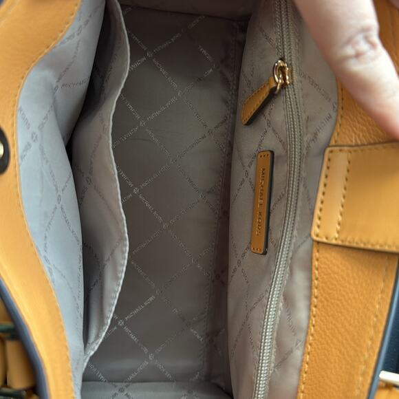 MICHAEL KORS HAMILTON MEDIUM SATCHEL KEY LOCK SHOULDER BAG CIDER YELLOW LEATHER - Picture 8 of 10